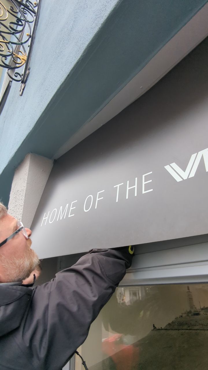 ABRISS! Unser Custom Bike Showroom VENTOUX ist Geschichte und wir danken @visitravensburg für die geile Zeit! Aber nicht traurig sein, denn bald eröffnen wir unsere neuen UNIQUE Custom Bike Unit in unserem @vpacebikes HQ in Horgenzell, nur 9 km von Ravensburg entfernt. Seid gespannt drauf - wir sind sooo heiß drauf! 🔥🔥🔥
#vpacebikes #vpaceunique #titaniumbike