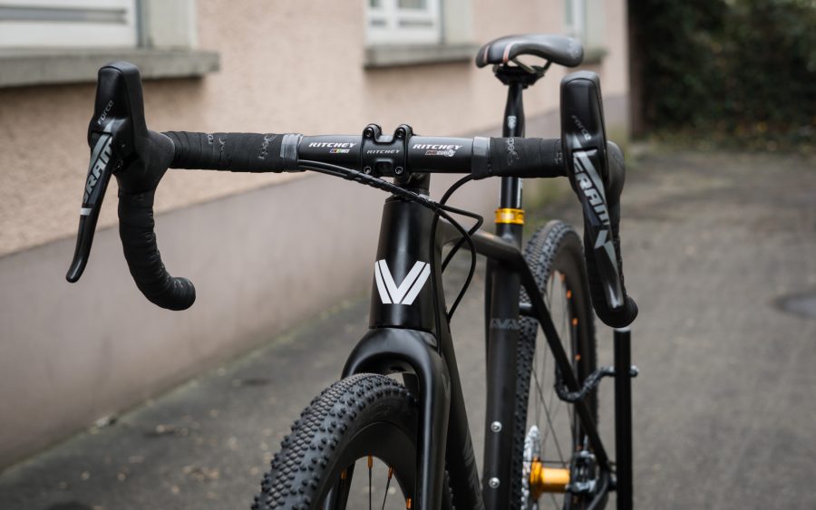 fahrrad knackt wenn man am rahmen zieht